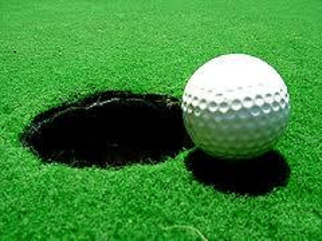 カップの淵に止まったボールが入りそう 初心者向けゴルフ情報 ワンストップゴルフアカデミー
