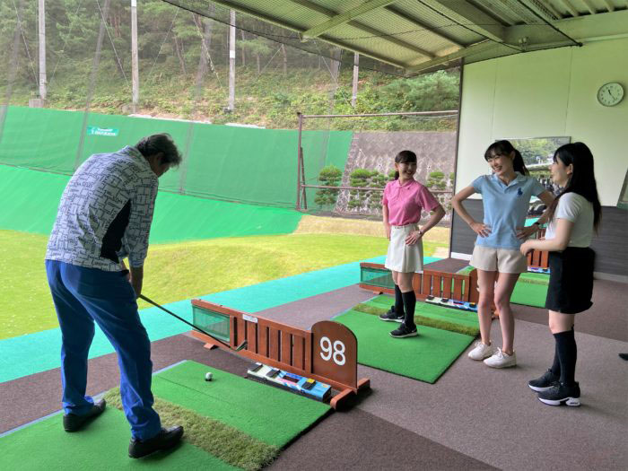 打ちっぱなし練習場でのゴルフレッスン（初心者対象）